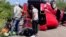 Imagen de la camioneta volcada cuando transportaba migrantes cubanos en México