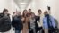 La congresista por la Florida, María Elvira Salazar, se reune con un grupo de cubanos con el documento I220-A, el miércoles 17 de enero del 2024.