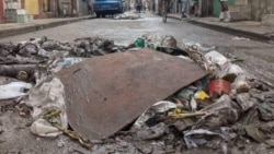 Inundaciones dejan calles de La Habana Vieja cubiertas de fango e insalubridad, mientras los vecinos esperan por la gestión gubernamental.
 Inundaciones dejan calles de La Habana Vieja cubiertas de fango e insalubridad, mientras los vecinos esperan por la gestión gubernamental.