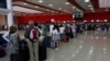 Viajeros en el Aeropuerto Internacional “José Martí” en La Habana. (REUTERS/Archivo)