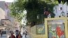 Carlos Ernesto Díaz González, identificado en redes sociales como Ktivo Disidente, protesta en el boulevard de San Rafael, en La Habana.
