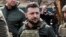 El presidente de Ucrania, Volodimir Zelenskyy en la ciudad de Bucha.