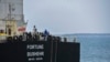 Carguero de bandera iraní, Fortune, en la refinería venezolana El Palito, el 25 de mayo de 2020. (AFP).