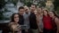 Marcos Marzo (2do desde la izq.) se toma una foto de despedida con sus amigos en La Habana antes de emigrar a EEUU.
