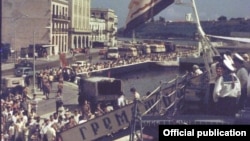 Barco militar soviético anclado en el Puerto de La Habana en 1977.