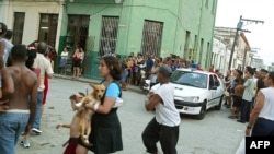 El arresto del escritor Raúl Rivero, el 20 marzo de 2003 en Habana.