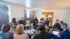 Activistas y artistas cubanos reunidos con el secretario de Estado de Estados Unidos, Antony Blinken, durante la Cumbre de las Américas en Los Angeles, el 7 de junio de 2022. (Twitter/Departamento de Estado).