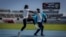 El deportista cubano Maykel Masoo se prepara con su entrenador Daniel Osorio en La Habana, Cuba, el viernes 1 de julio de 2022