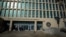 Fachada de la Embajada de Estados Unidos en La Habana.
