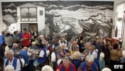 Fotografía de Archivo. Un grupo de ancianos cubanos-canarios en la Sociedad Canaria de Cuba Leonor Pérez en La Habana (Cuba).