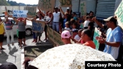 Cientos de migrantes cubanos en Panamá buscan llegar a EEUU tras quedar excluidos en el plan regional que finalizó el 15 de marzo.