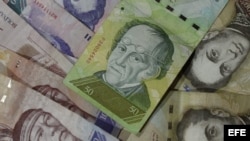 En la imagen billetes de bolívares venezolanos.
