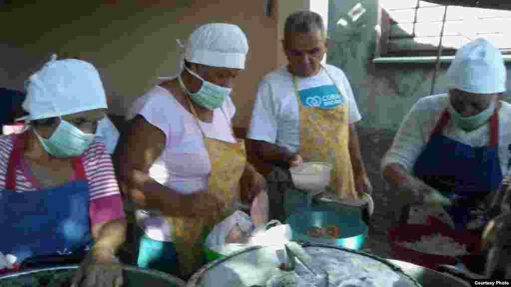 Imagen del último almuerzo a desamparados / Twitter del Proyecto Capitán Tondique