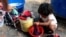 Niños, adolescentes y ancianos entre los migrantes venezolanos que huyen de la crisis.