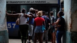 Continúa la escasez en el transporte, alimentos y los servicios en Cuba Continúa la escasez en el transporte, alimentos y los servicios en Cuba