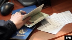 Pasaporte cubano revisado