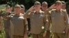 Raúl Castro acompañado por altos mandos militares. Foto Archivo AP