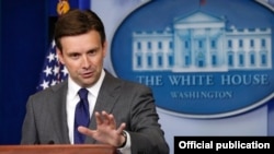 "No estoy listo para anunciar ahora si (Obama) va a asistir" (a la Cumbre de Panamá), dijo el vocero presidencial Josh Earnest.