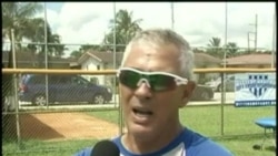 Afamado entrenador de picheo cubano comparte experiencias con jóvenes del beisbol local Afamado entrenador de picheo cubano comparte experiencias con jóvenes del beisbol local