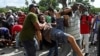 El joven Leonardo Romero Negrín siendo detenido por las protestas del 11J en el Capitolio de La Habana,