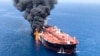 Un tanquero de petróleo tras ser atacado en el Golfo de Omán.