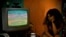 Juego de pelota en la televisión cubana (Yamil Lage / AFP).