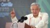 Andrés Manuel López Obrador anunció que su gobierno entregará ayudas económicas a los migrantes colombianos, ecuatorianos y venezolanos, para contener el flujo migratorio de esos países y estimular que regresen a sus hogares.